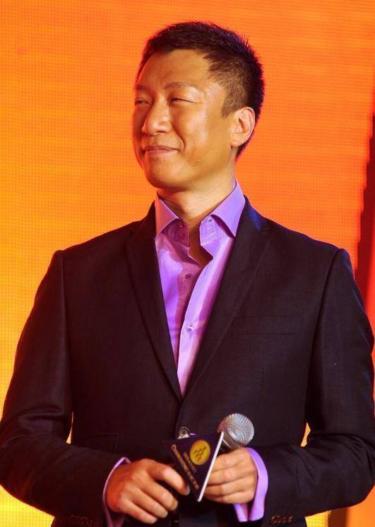 冯小刚直言:孙红雷和黄渤是演员的耻辱,明星扎堆综艺意味着什么?