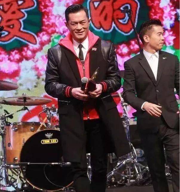 古天乐与古巨基视频,互相拍对方马屁,两人的对话好有爱_演唱会_画面