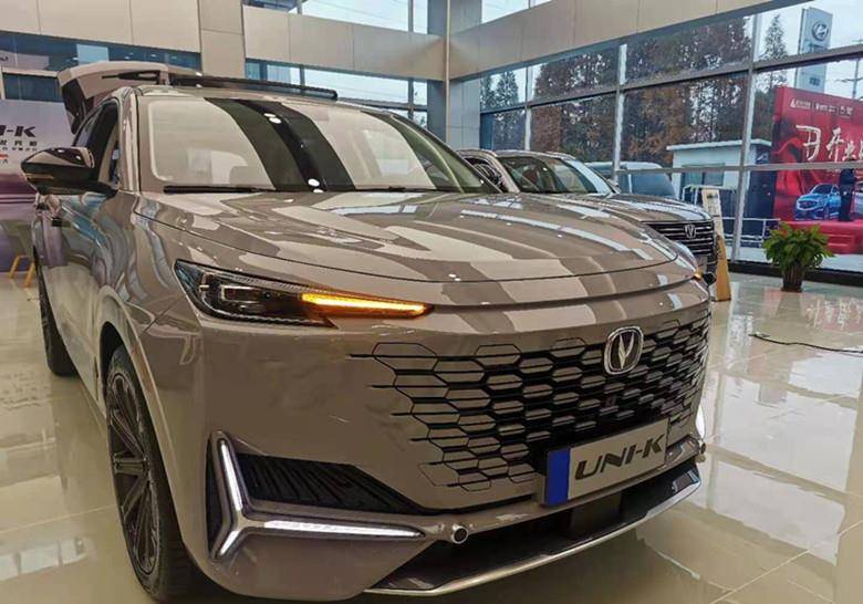 长安大五座旗舰suv到店,颜值依然高水准,233马力 爱信8at要火?