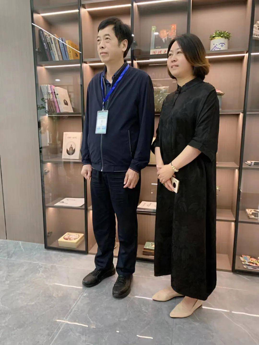 与湖北省围棋队主教练阮云生七段合影返回搜狐,查看更多