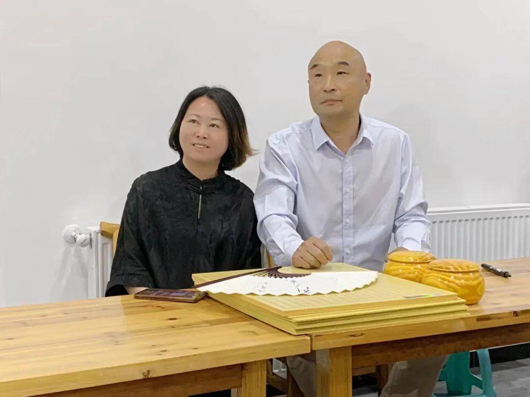 与职业棋手刘小光九段合影与湖北省围棋队主教练阮云生七段合影返回