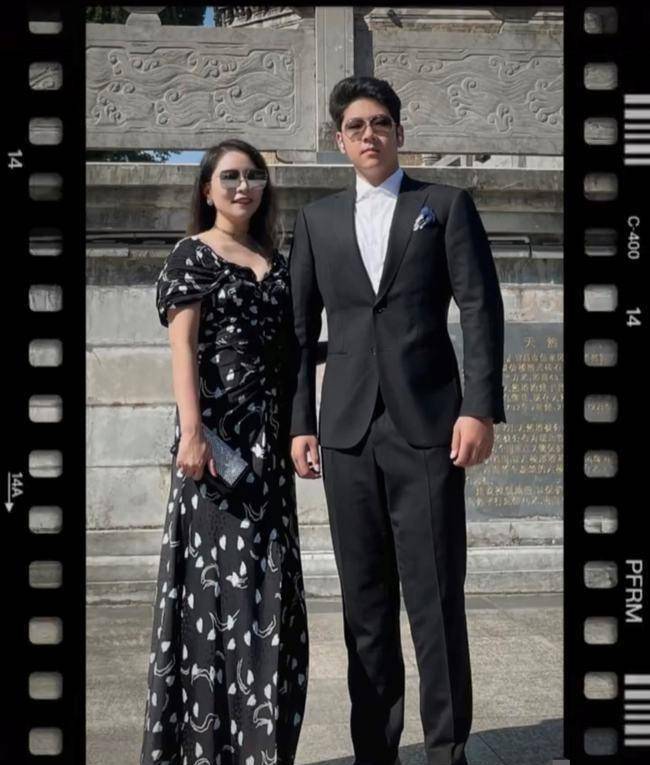 近日,有媒体晒出了郭涛儿子的近照,看到他的身高和身材,真的是让人