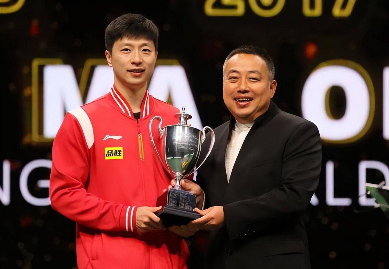 深夜官宣,马龙退役悬念揭晓,触摸球台有寓意,王楠评论很直白_国乒_世