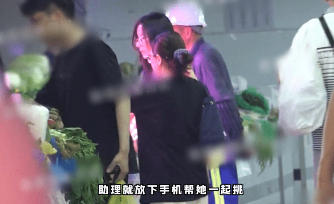 董洁素颜买菜无人识！瘦成纸片人身材无曲线，生图曝光满脸憔悴-董洁什么