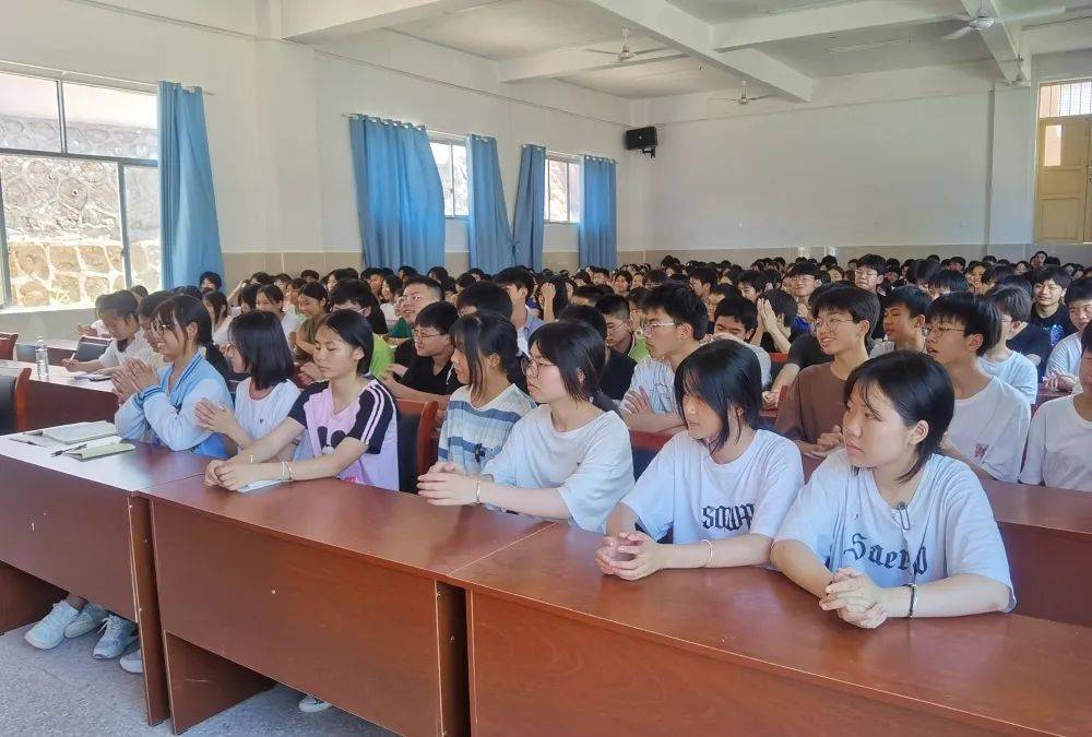 兴国县知联会教育分会心理健康教育宣讲活动在兴江中学举行_同志_发展