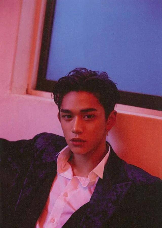 黄旭熙事件后,粉丝表示黄旭熙踢伤边伯贤至今未道歉,细节见人品_网友