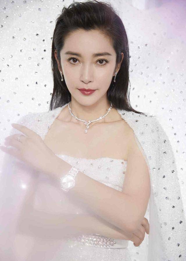 如果04年小叶一角是奠基,那么09年的《风声》便是发展.