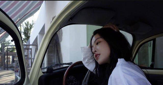 华谊千金王文也罕见秀恩爱,两人身高相仿,表示主动追求男友_照片_感情