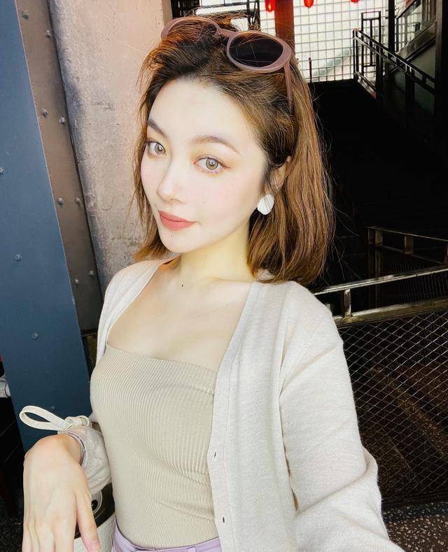 现在越来越像她姐了_雷婉婷_眉毛_俩人