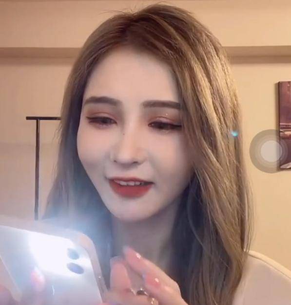 何婧婧收12万配合殷世航演戏,晒聊天记录证明两人只是金钱关系_典礼