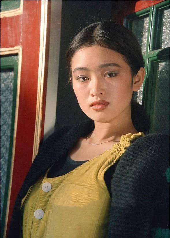 "谋女郎"巩俐,22岁一炮而红,40岁进好莱坞,53岁恋71岁国外人_孩子