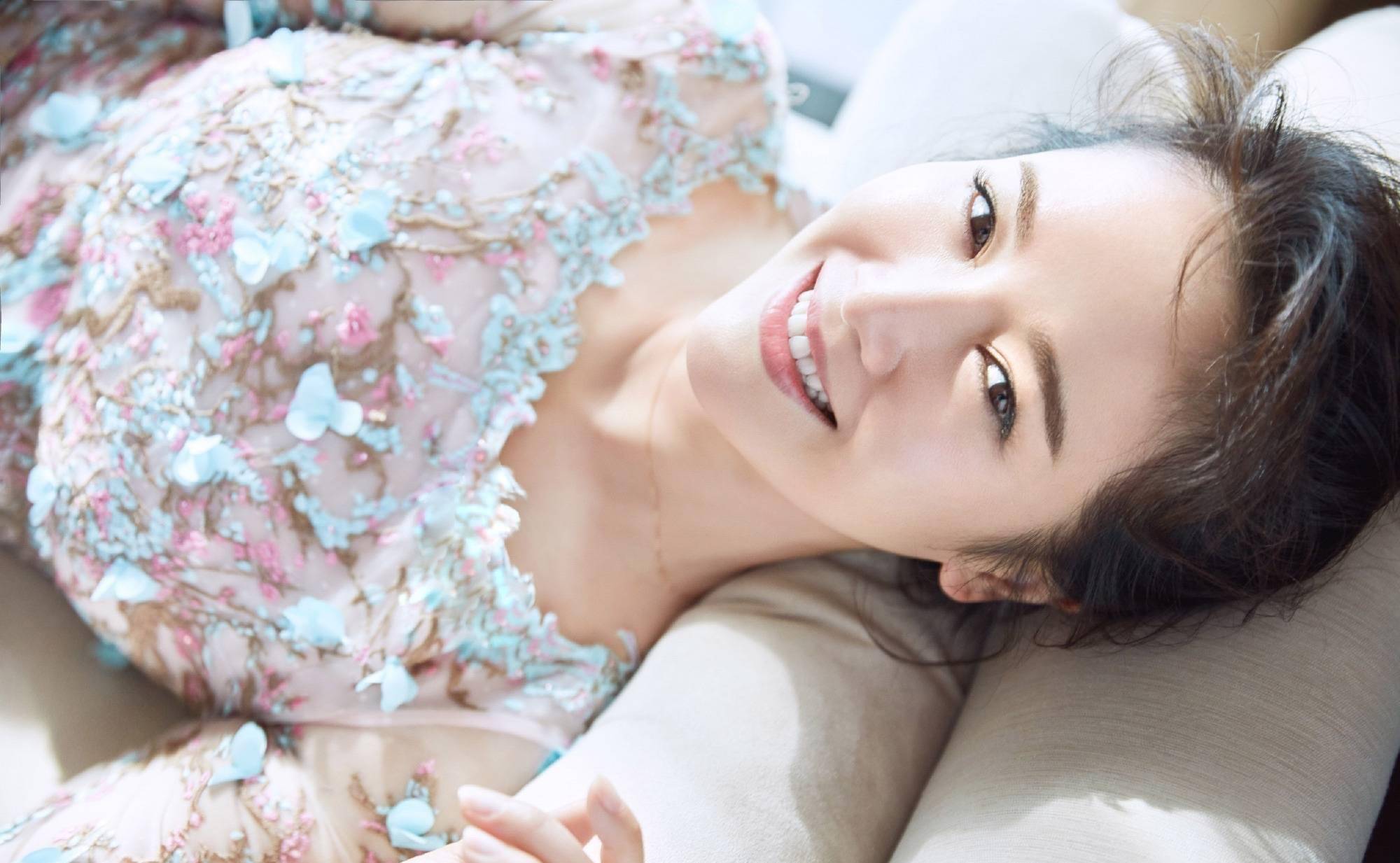 嫁入豪门10年,43岁的左小青宣布离婚,始于爱情,终于友情_时间_感情