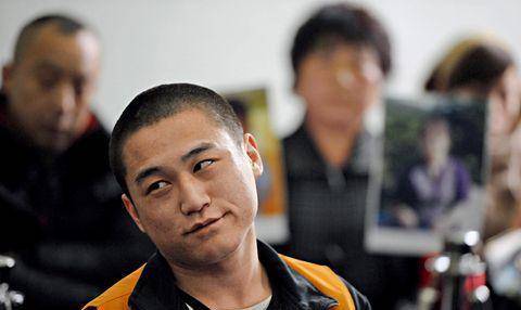9年前,20岁杀人犯法庭上微笑求死,向法官鞠躬请求:请判我死刑_马金库