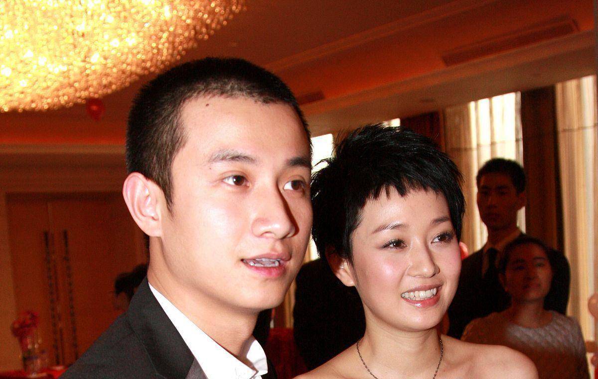 与女明星分手后,管虎转身娶了前任闺蜜梁静,19年过去了过得如何_家庭