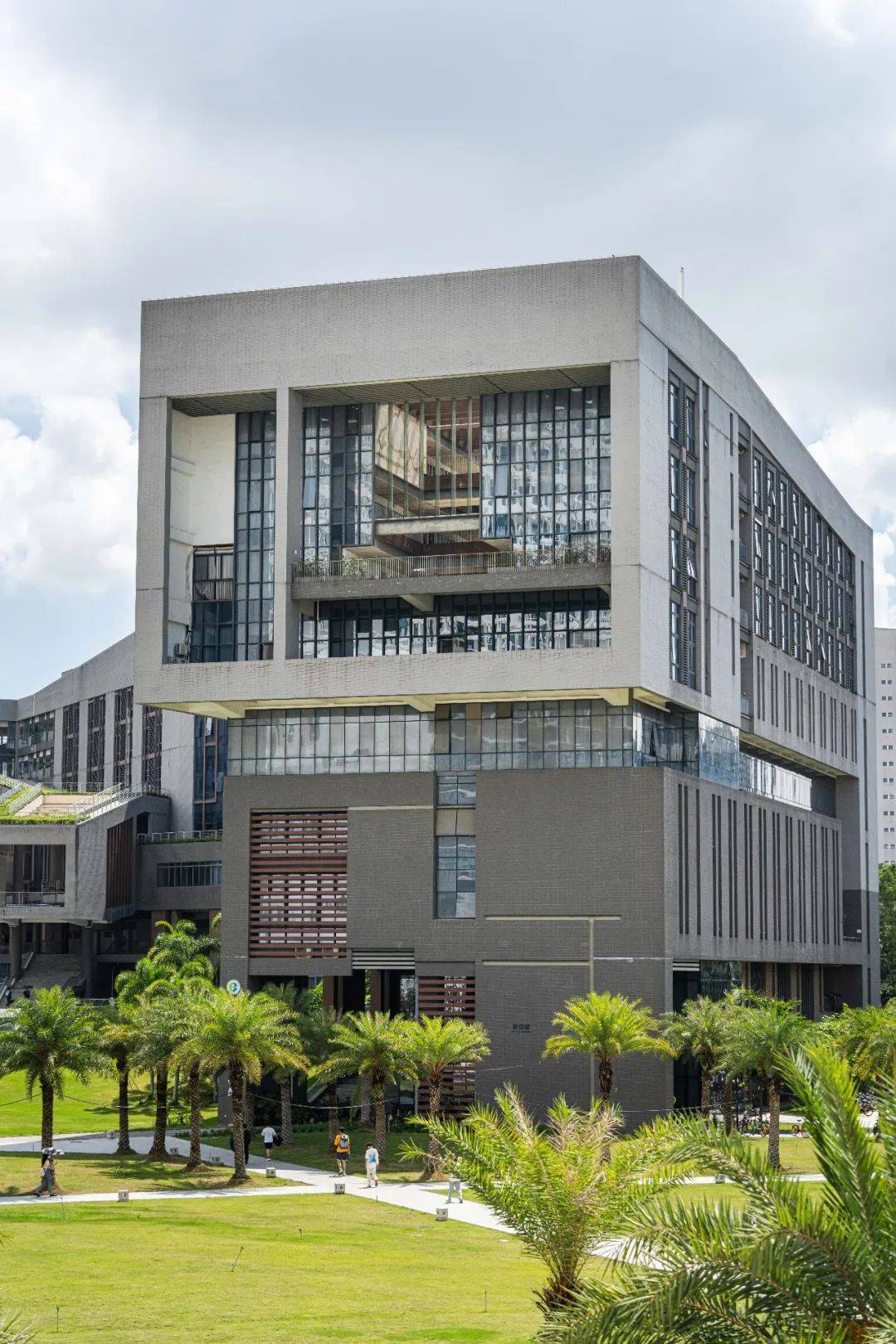 "深大,开放了"_校园_大学_建筑体
