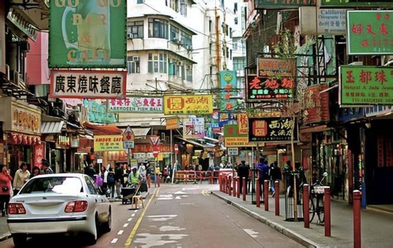 建筑工、服务员打工月入三四万，年轻人挤进香港：你愿意吗？