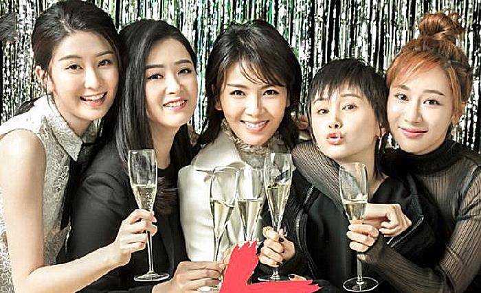 可当谢彤邀请她出去做他的经纪人时,她想了想还是婉拒了.