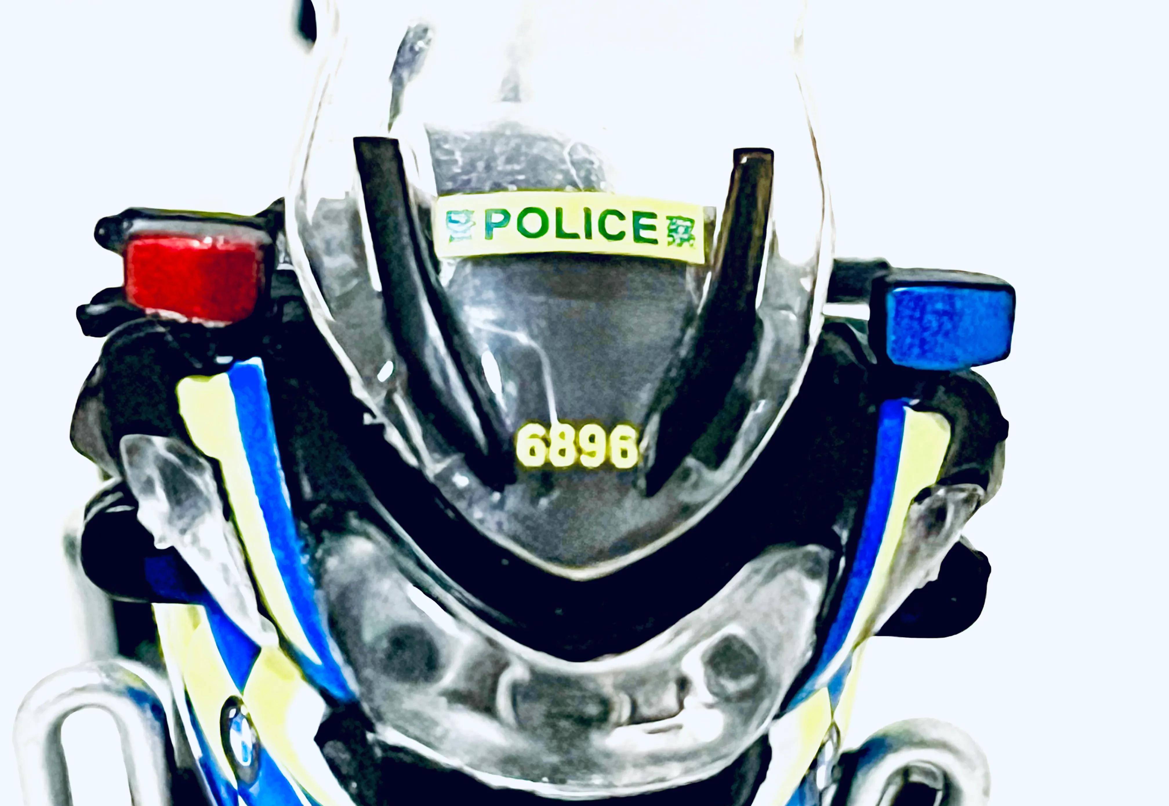 铁骑雄风|143 tiny微影87 港警交通部宝马r900rt警用摩托车_搜狐汽车