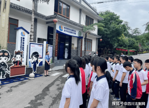 哇!100万人围观霹雳舞教育局长与检察官共跳原创法治健身操