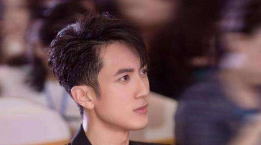 家里是文莱豪门,老婆是爱了23年的初恋,吴尊帅气多金又专一_家庭_演艺