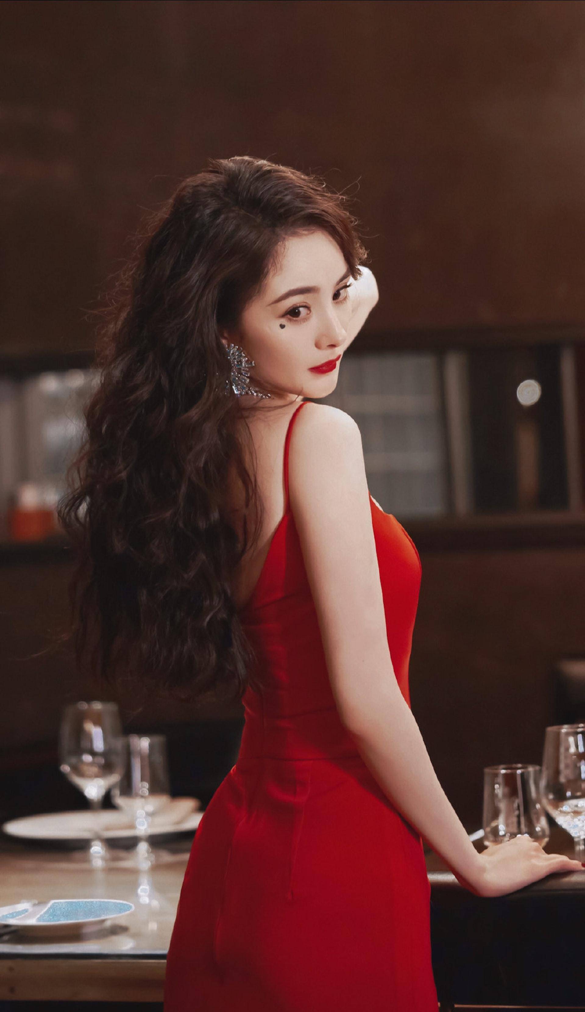 杨幂维密2023年写真,时尚衣服上演美好身材时尚万种_现年_女人_品牌