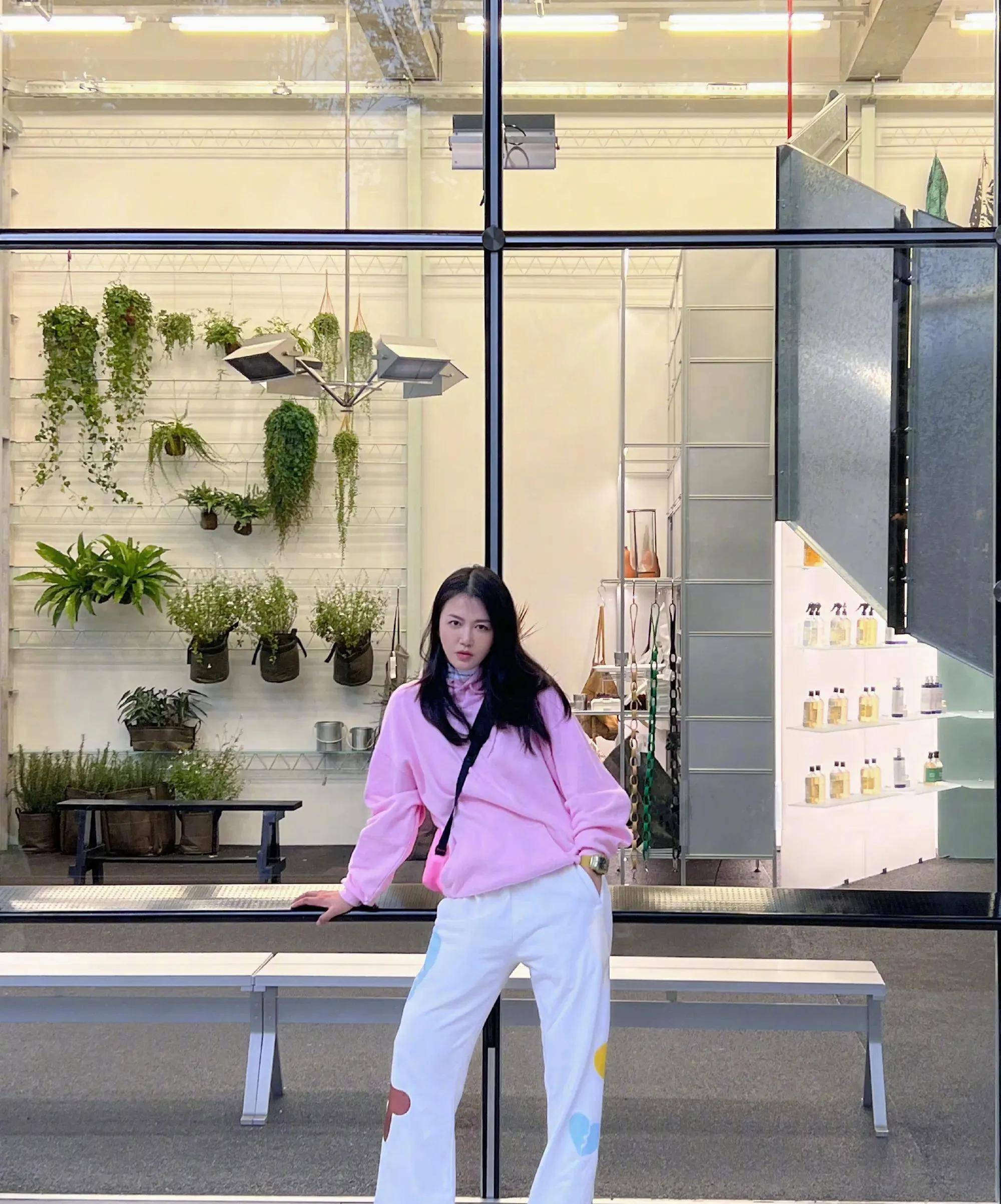 男主早期参演多部台湾偶像剧,后来几乎混迹于时尚娱乐圈!