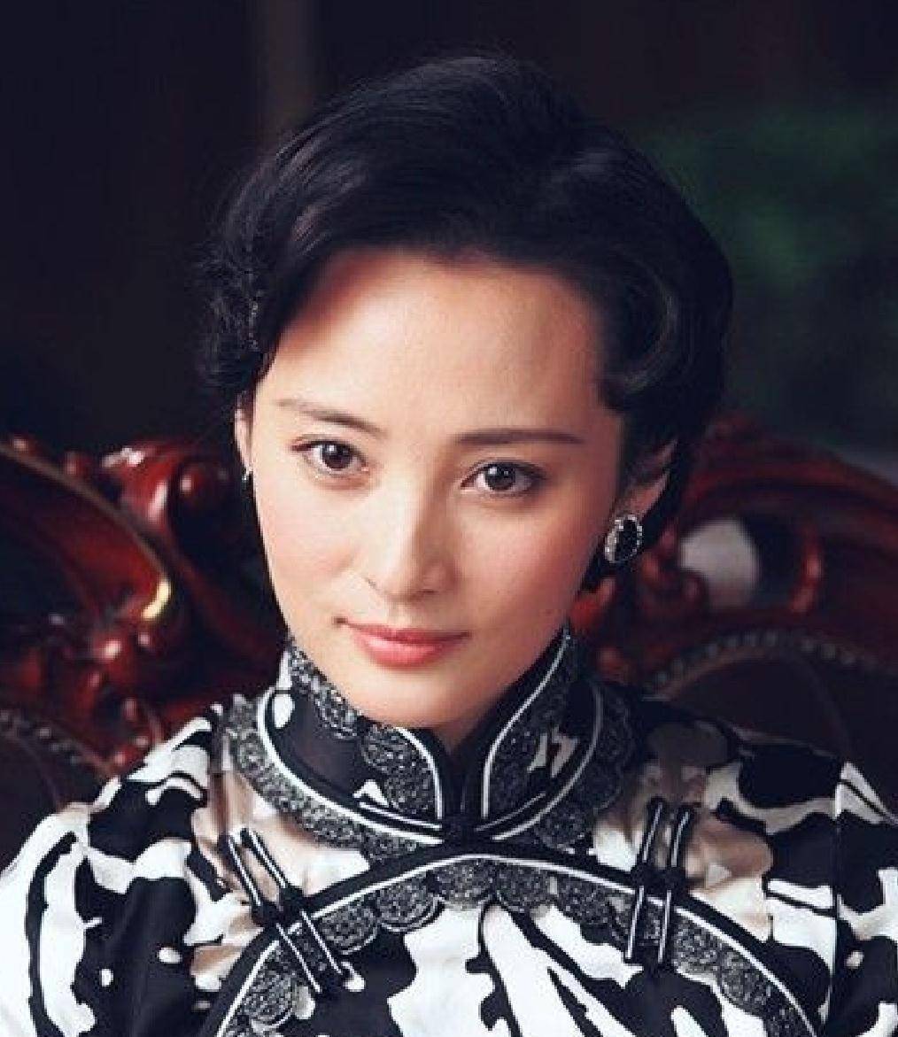 接着蒋勤勤又出演了电视剧《卧虎藏龙》,在这部剧中饰演了玉娇龙.