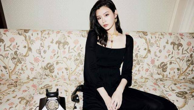 嫁入豪门的奚梦瑶人生翻开新篇章,家庭事业两不误_何猷君_成长_身份