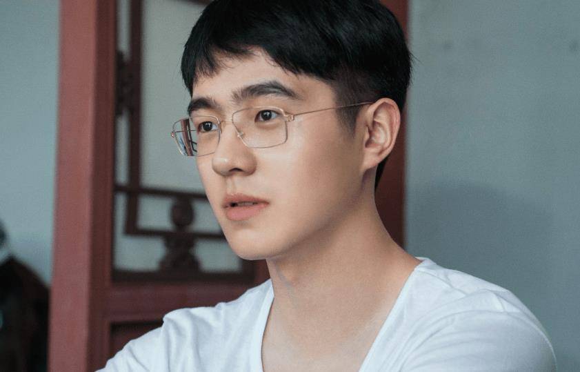 继黄轩倪妮后,刘昊然新电影迎"艺考大队",青年演员全是高颜值_夏梦