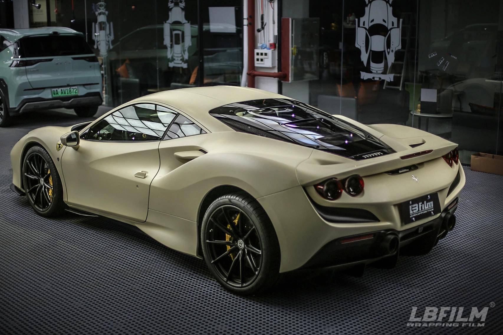 法拉利lb改色膜消光沙漠黄,奶凶奶凶的 这也太可爱了吧