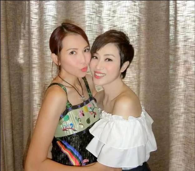以及她身后的4个男人_倪震_李嘉欣_周慧敏