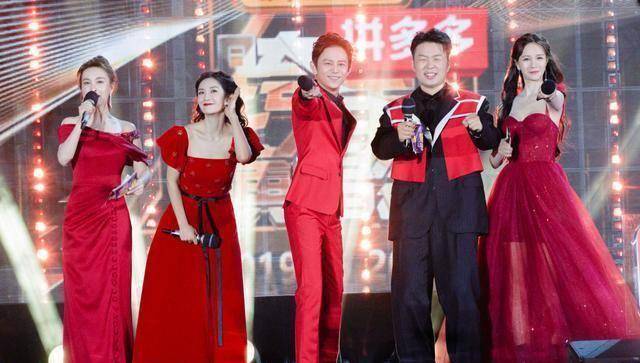 跨年晚会谢娜欧阳娜娜登热搜,二人回应一个笑呵呵一个虚心诚恳_质疑