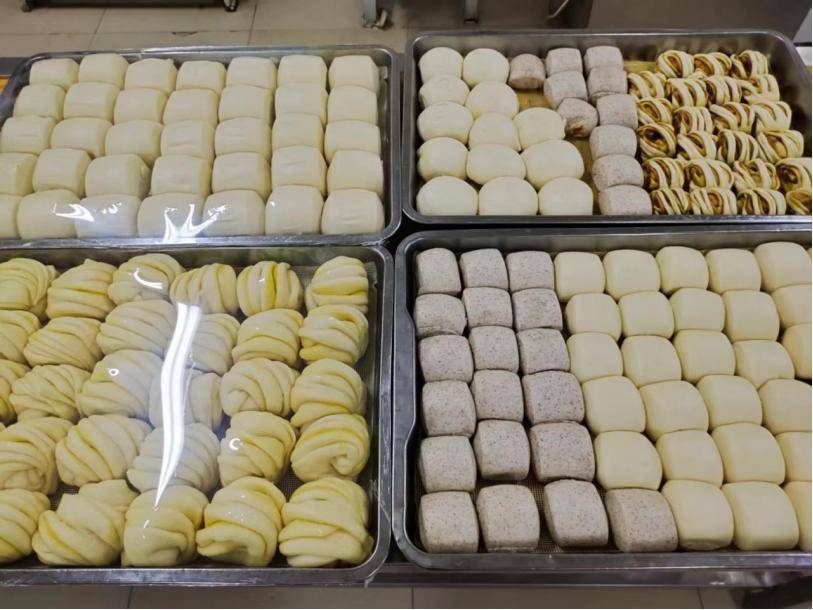 近日,张家口一中食堂为考生量身定制"高考营养套餐",保证考生能够摄入