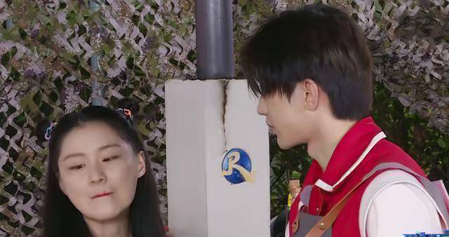 场面一片狼藉,蔡徐坤处理方式很高级_cp_看点_李佳琦