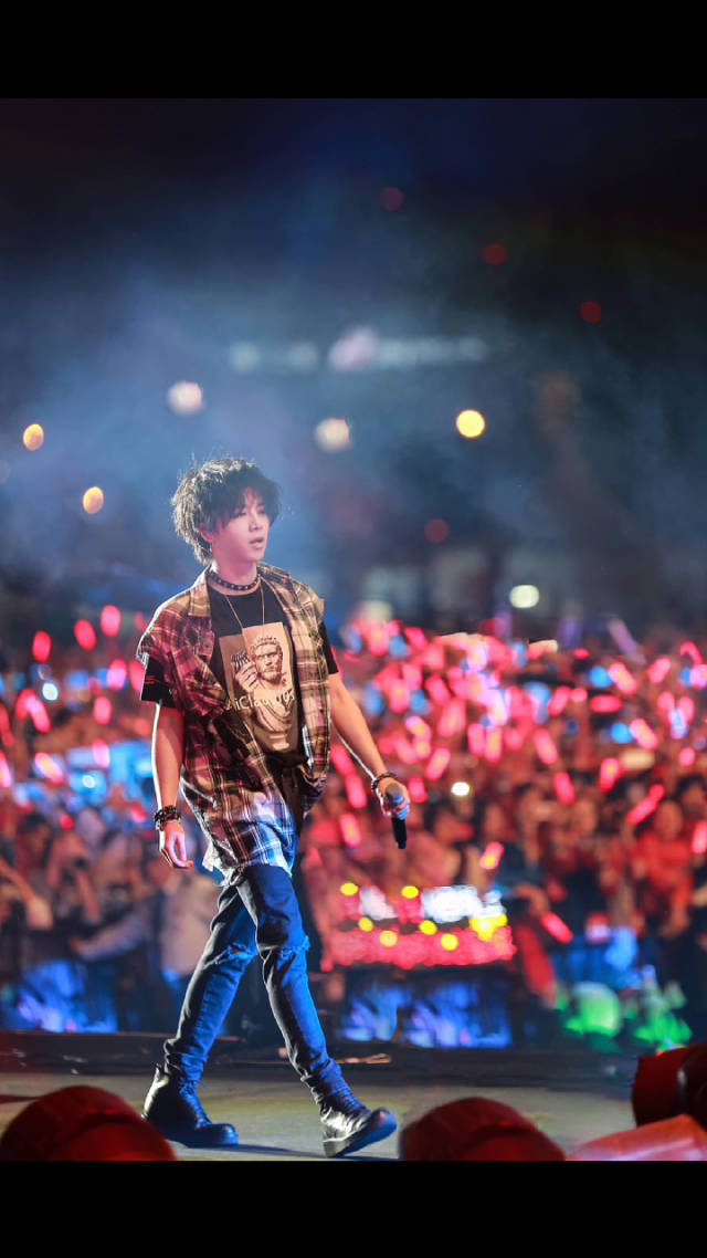 华晨宇在五月天演唱会遭冷遇?真相揭秘,背后的原因让人意外!