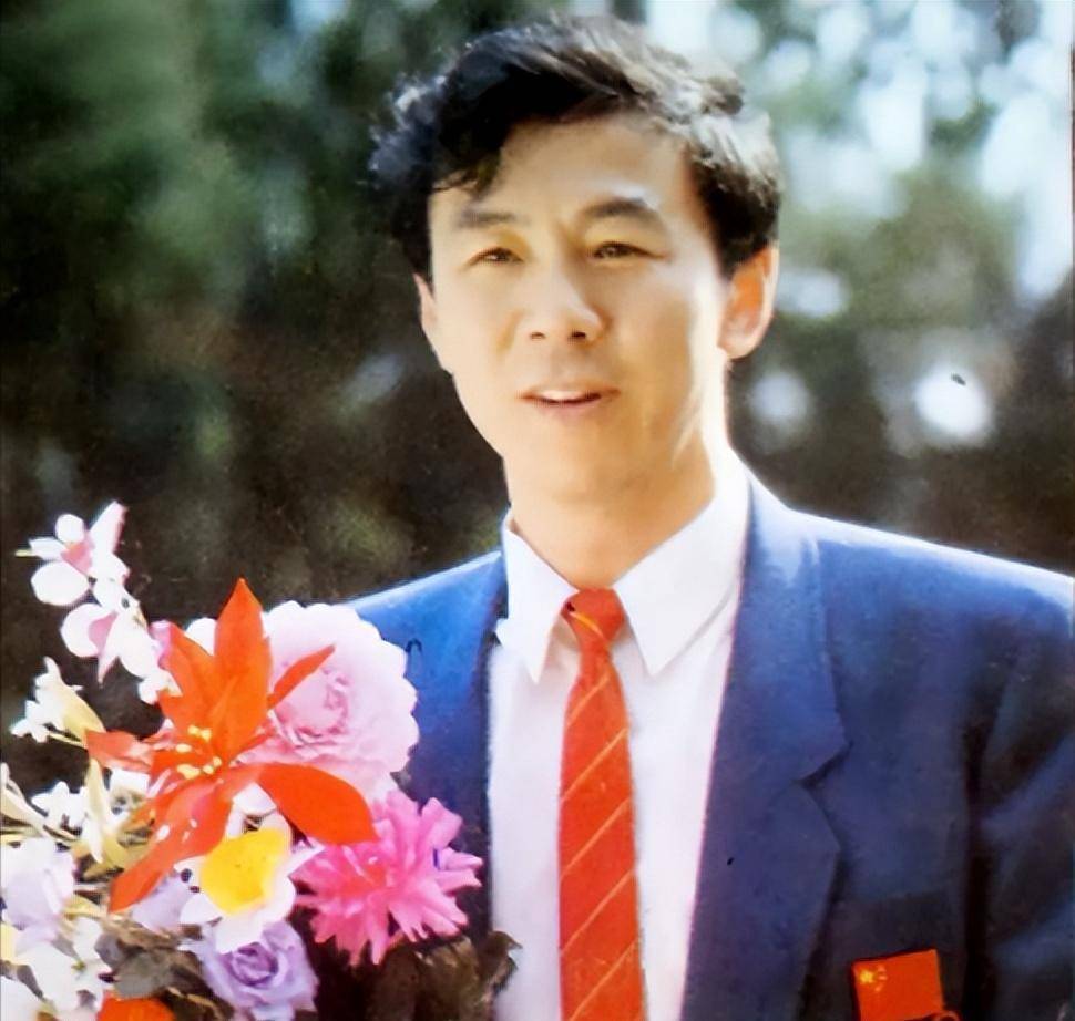 "体育之父"袁伟民,成就了一番辉煌后,晚年生活如何?_郎平_训练_教练