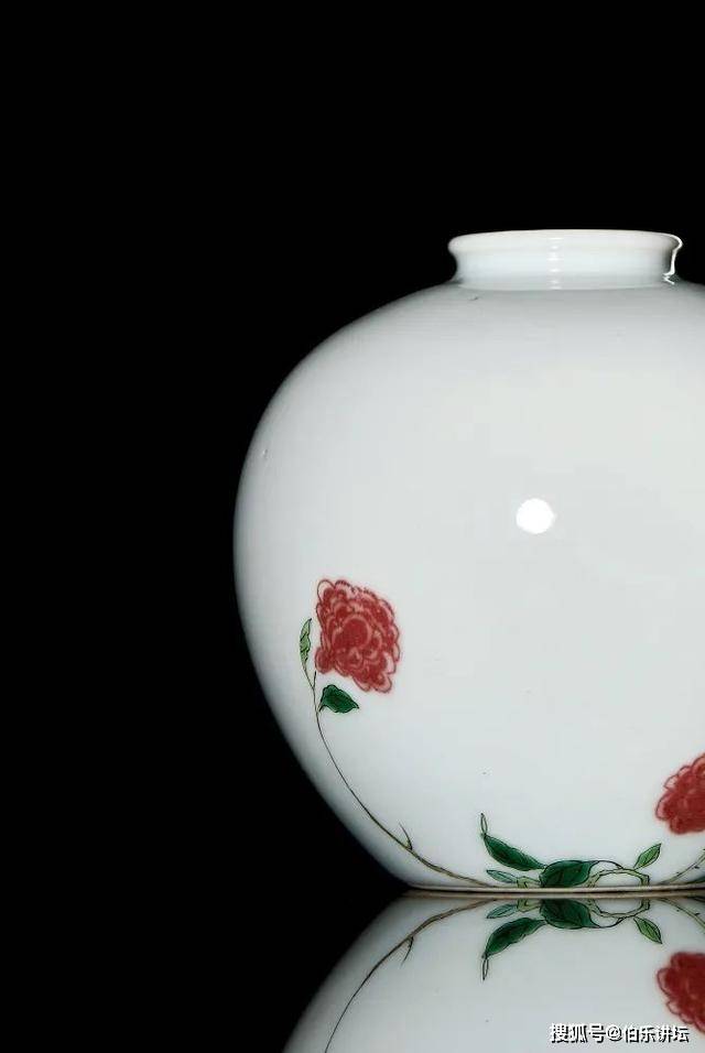 拍卖前瞻:灼灼窑火—清康熙 釉里红加五彩花卉纹苹果尊_瓷器_造型