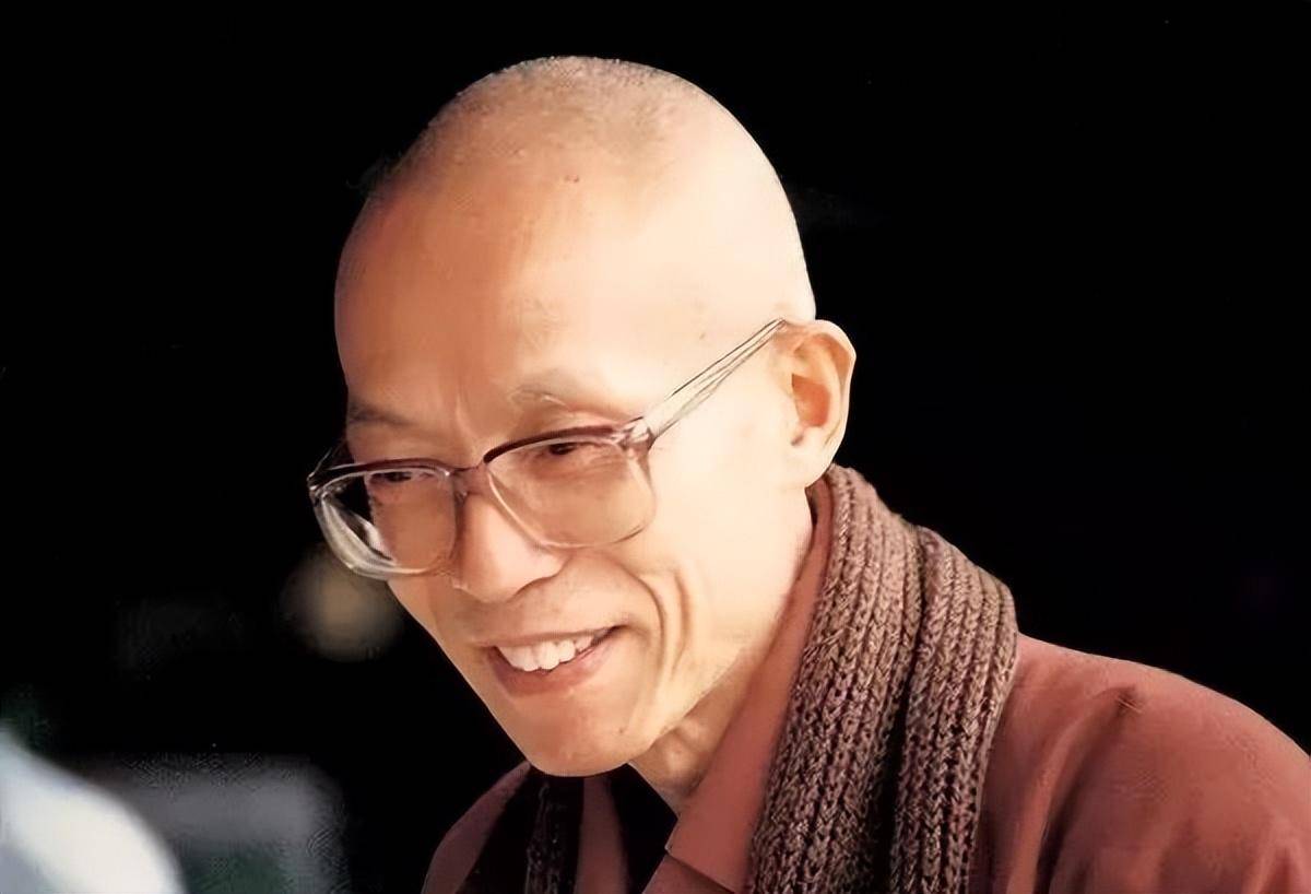 圣严法师因此当你待在他的身边的时候,你就能够感觉到很平静.