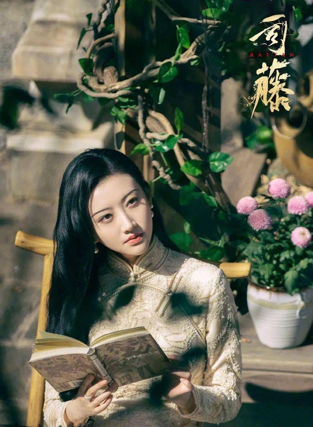 景甜说遇到感情百分之百付出 差一点放弃演司藤_旗袍_角色_李木戈