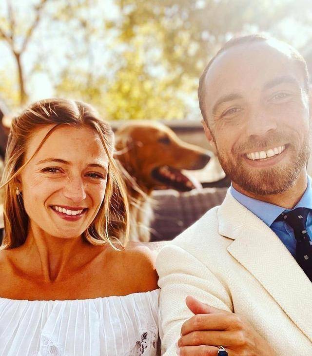 卡罗尔借儿媳41年前礼裙,皮帕人群中为弟欢呼_花童_詹姆斯_alizee