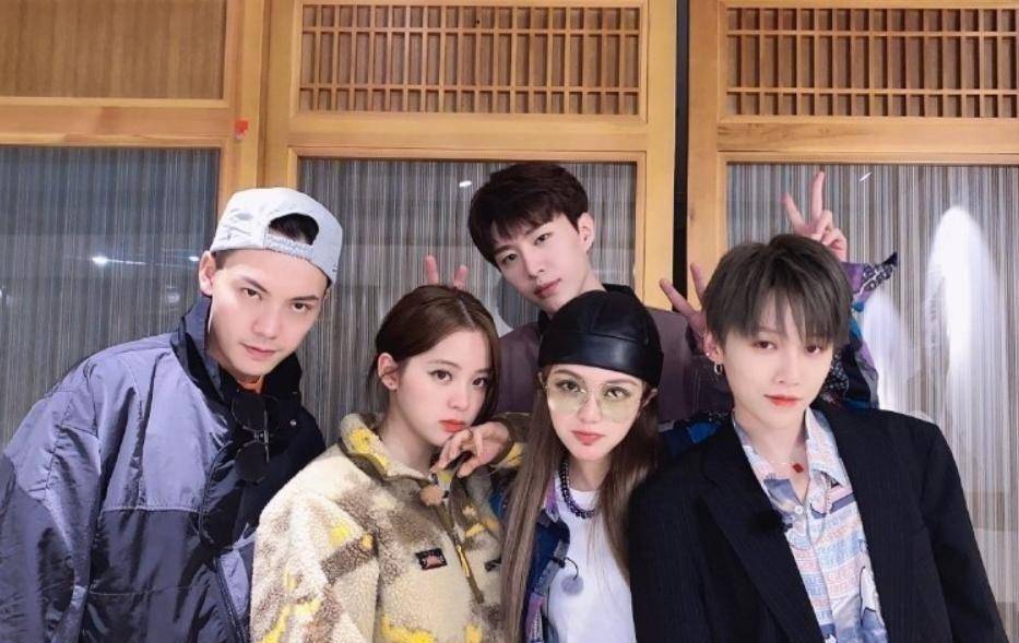 周扬青和男友餐厅约会,依旧是开800万豪车的罗昊_周阳_罗志祥_男人