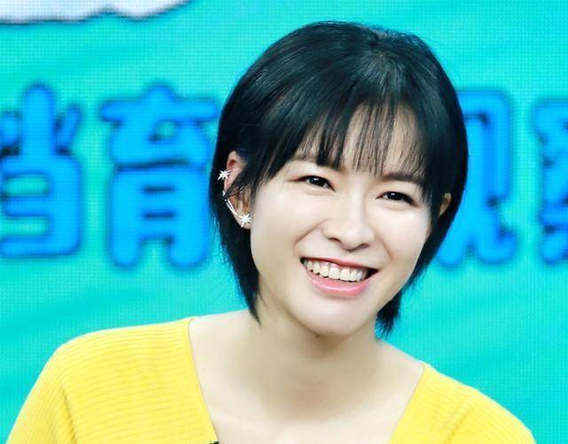 李艾剪短发想撞脸宋慧乔没撞成,却意外撞上章子怡的脸?