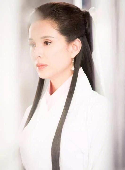 李若彤晒与古天乐合影,杨过小龙女世纪同框,说了八个字让人心酸_飞机