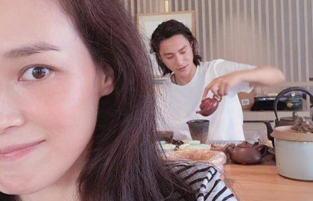 舒淇与陈坤私下聚餐被偷拍,互动亲密凌晨返家,周迅不见人影!
