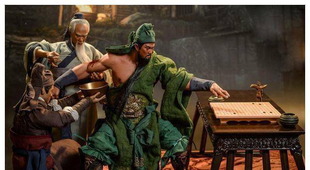 在真实历史上,华佗与关羽并不相熟,著名的华佗给关羽刮骨疗伤一事也是