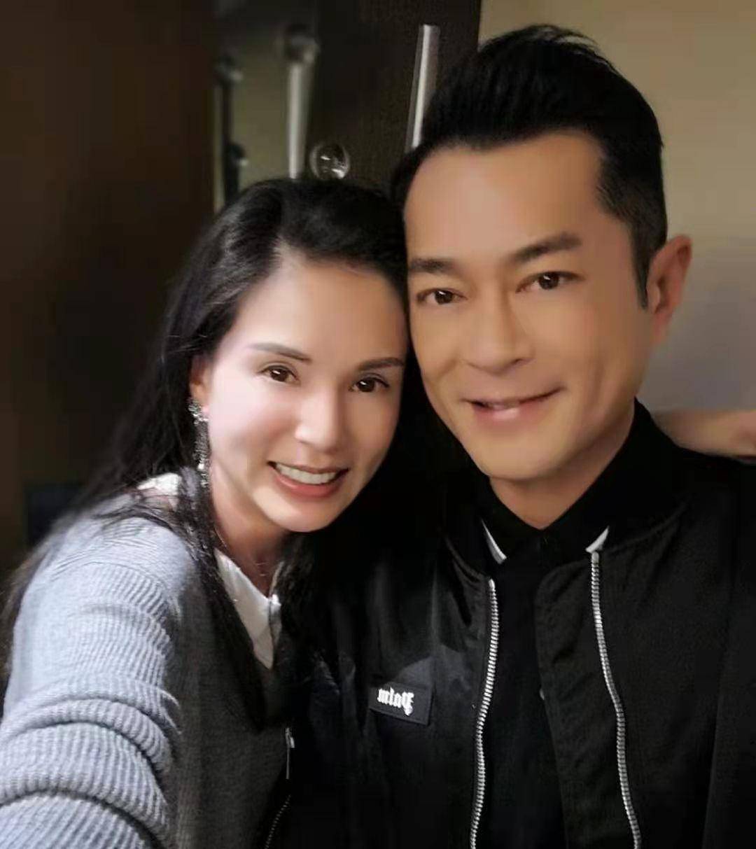 李若彤分享29年前泳衣照,自曝恋爱脑:和男友旅游放弃"天王"_问题_照片