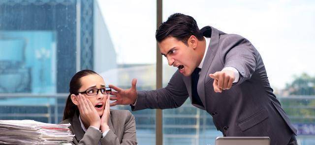 老板怒骂杂牌大学生没人要,有活干还不好好干,隔天傻眼了_员工_工作