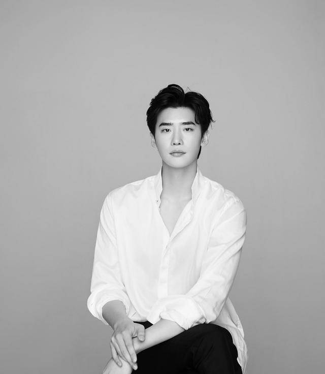 李钟硕为演戏放弃出道机会,今成影帝住三千万豪宅_因为_实力_爆炸