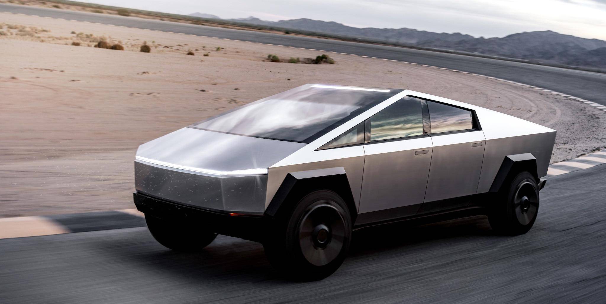 我们可以看到,cybertruck并没有采用此前的yoke半幅