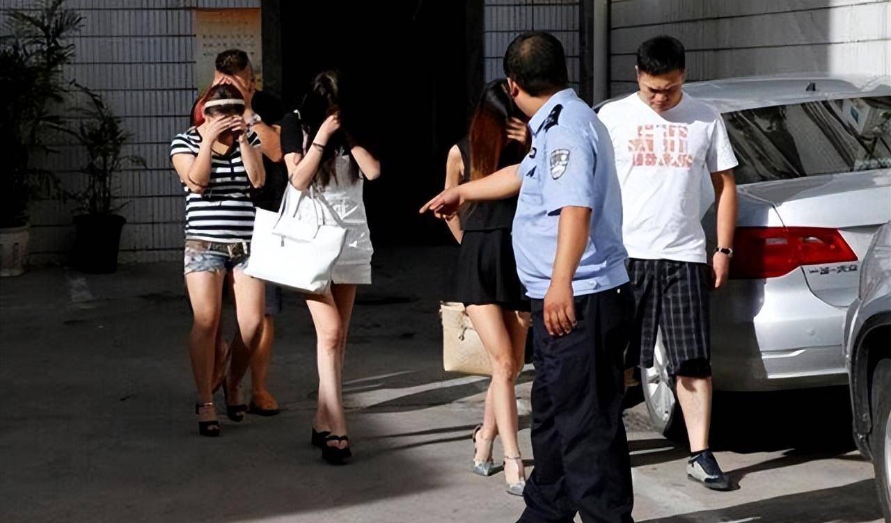 1999年,28岁女大学生租别墅开妓院,3个月接客600人,后被判死缓_刘春洋